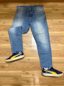 Levi’s Light Wash Denim Jeans