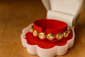 Gold-tone Crystal Link Bracelet (Artificial)