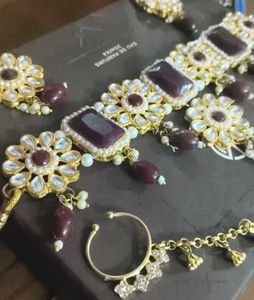 Elegant Kundan Jewelry Set