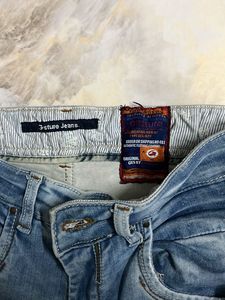 Gesture Jeans - Light Wash
