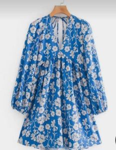Unique Chic Floral Blue Top