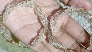 Jhumka s