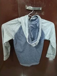 6yr Tshirt With Hood
