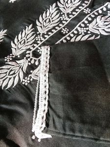 Elegant Black Embroidered Kurta