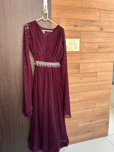Elegant Burgundy Maxi Dress