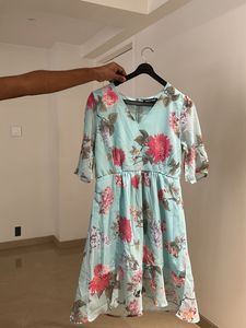 Fixed price, cute little flowery  dress