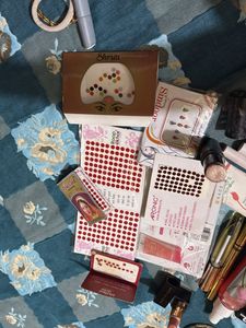 Cosmetic Kit  With Set Of 8 Designs Bangles