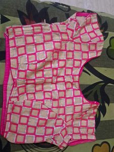 Set of 3 blouses with very good condition