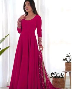 WOMEN Embrodairy Stright Kurta Set