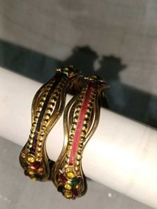Elegant Gold-Tone Bangle Set