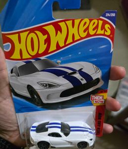 Hot Wheels SRT Viper &amp; Dodge Charger Hellcat
