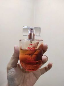 Plum BodyLovin' Vanilla Caramello EDP