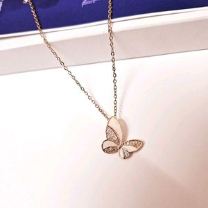 Pretty Butterfly Pendant necklace