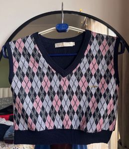 Cropped V-Neck Argyle Sweater Vest