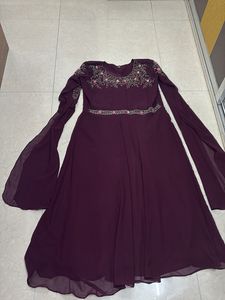 long sleeves gown with choker