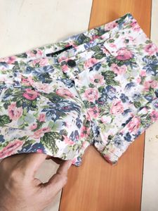 Floral Shorts Slim Fit