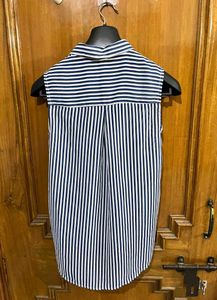 H&amp;M WOMEN BLUE STRIPED SLEEVELESS SHIRT (S)