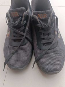Sports Shoes 👟