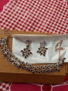 Rose Gold Plated Jewellry Set With Black Kundan