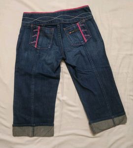 Brand New 3/4th Jeans 28 Waist
