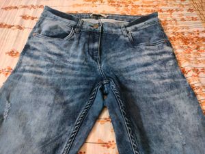 Stylish Blue Denim Skinny Jeans