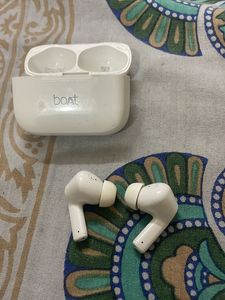 Boat Airdopes With Charging Case