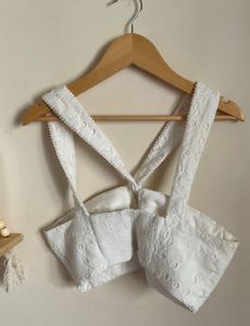Zara Cropped White Top 🦢