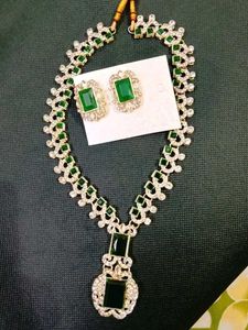 Diamond Looking Jewellery Set