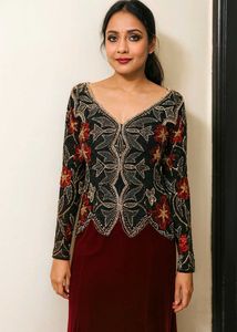 Elegant Ethnic Gown single pics 1000