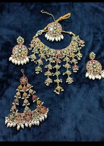Elegant Kundan Jewelry Set