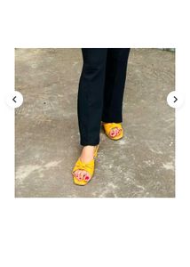 Yellow Knot Slides - Size 9