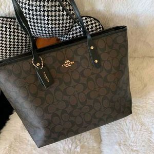 Coach Signature Tote Bag