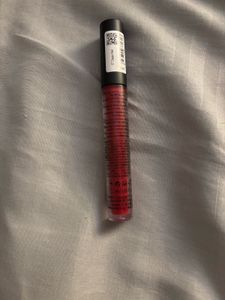 Essence 8h Matte Lipstick