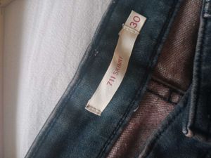 LEVI&#39;s Dark Wash SKINNY Jeans,Size-30
