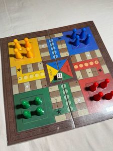 Ludo,Snakes And Ladders.