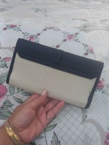 Hand Clutch In Oriflame