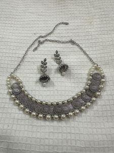 Pearl and Silver Necklace Set