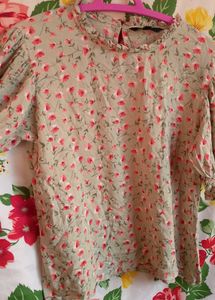 Women&#39;s Floral Top with Elasticated Sleeves! 🌸