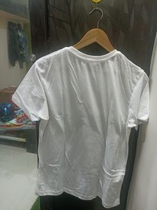 Levi&#39;s White Print T-shirt Size XL