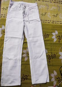White Mid Waisted Straight Fit Jeans ❣️