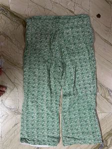 Green &amp; White Patterned Cropped Pants
