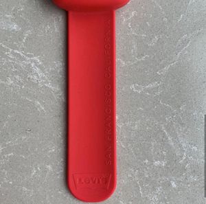 Levi&#39;s Slap on LCD Wrist Watch