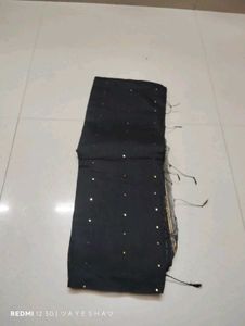 Elegant Black Saree With Blouse Pices