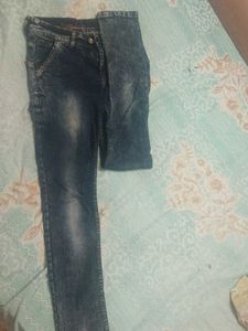 Men&#39;s Distressed Denim Jeans