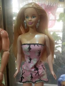 Barbie doll (vintage mackie face)