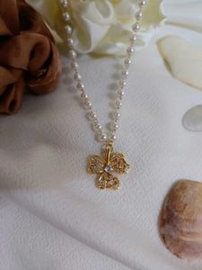 Pearl &amp; Fleur Necklace