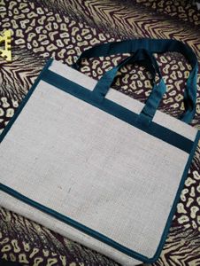Men &amp; Women Green Massenger Bag