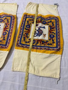 Bedsheet, 2 Bolster Covers, 5 Cushion Covers