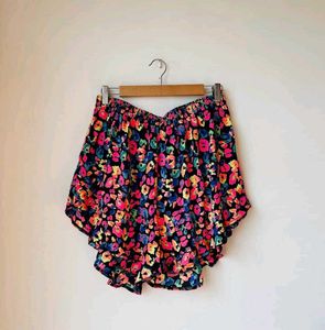 Waist 52-54 Shorts With Frill