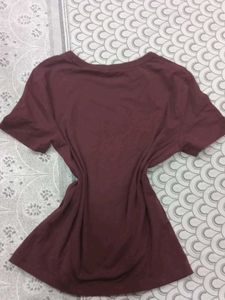 Levi&#39;s Maroon Tee